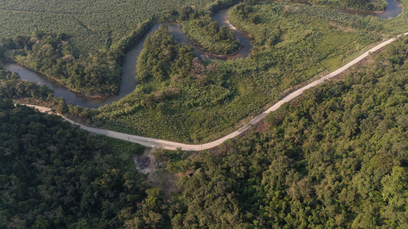 FAZENDA NO BAIRRO MAMBU - LADO MORRO À 4 KM DA RODOVIA - ITANHAÉM/SP - foto 17