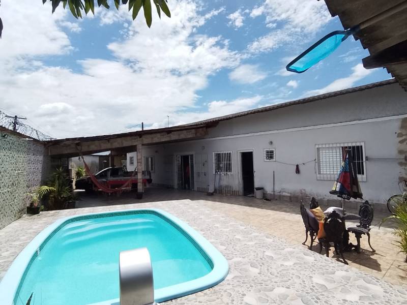 CASA NO BAIRRO SÃO JORGE  -  LADO PRAIA À 900 M DO MAR - ITANHAÉM/SP