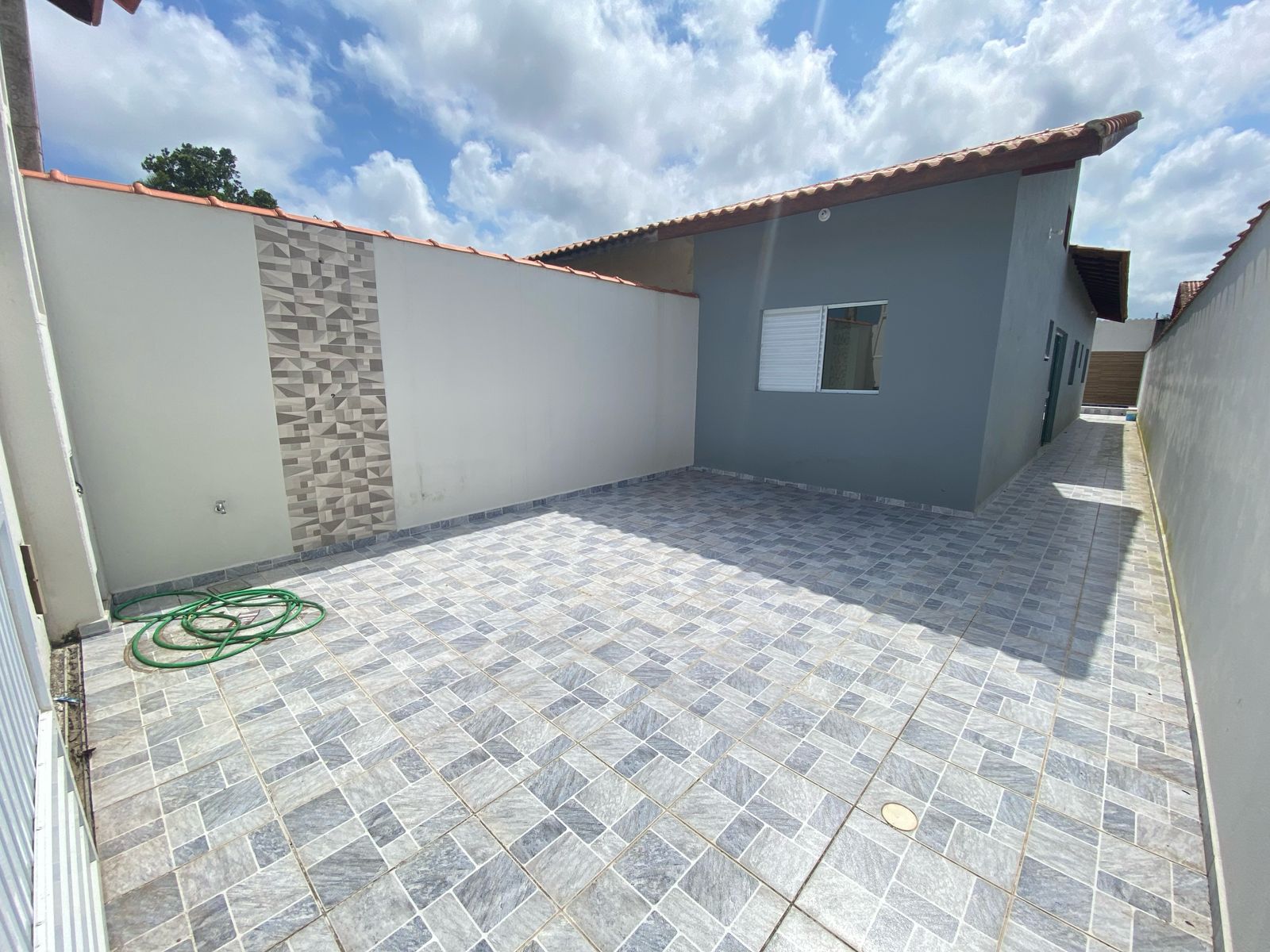 CASA NO JARDIM LUIZAMAR MIRIM - LADO MORRO À 70 METROS DA RODOVIA - ITANHAÉM/SP  - foto 6
