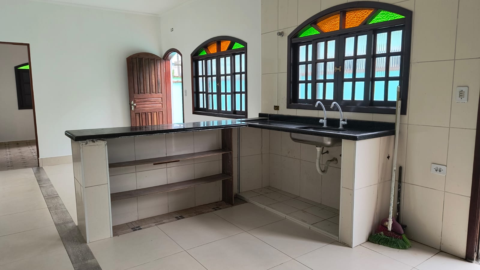 CASA NO JARDIM MAGALHÃES - LADO MORRO À 800 METROS DA RODOVIA - ITANHAÉM/SP - foto 4