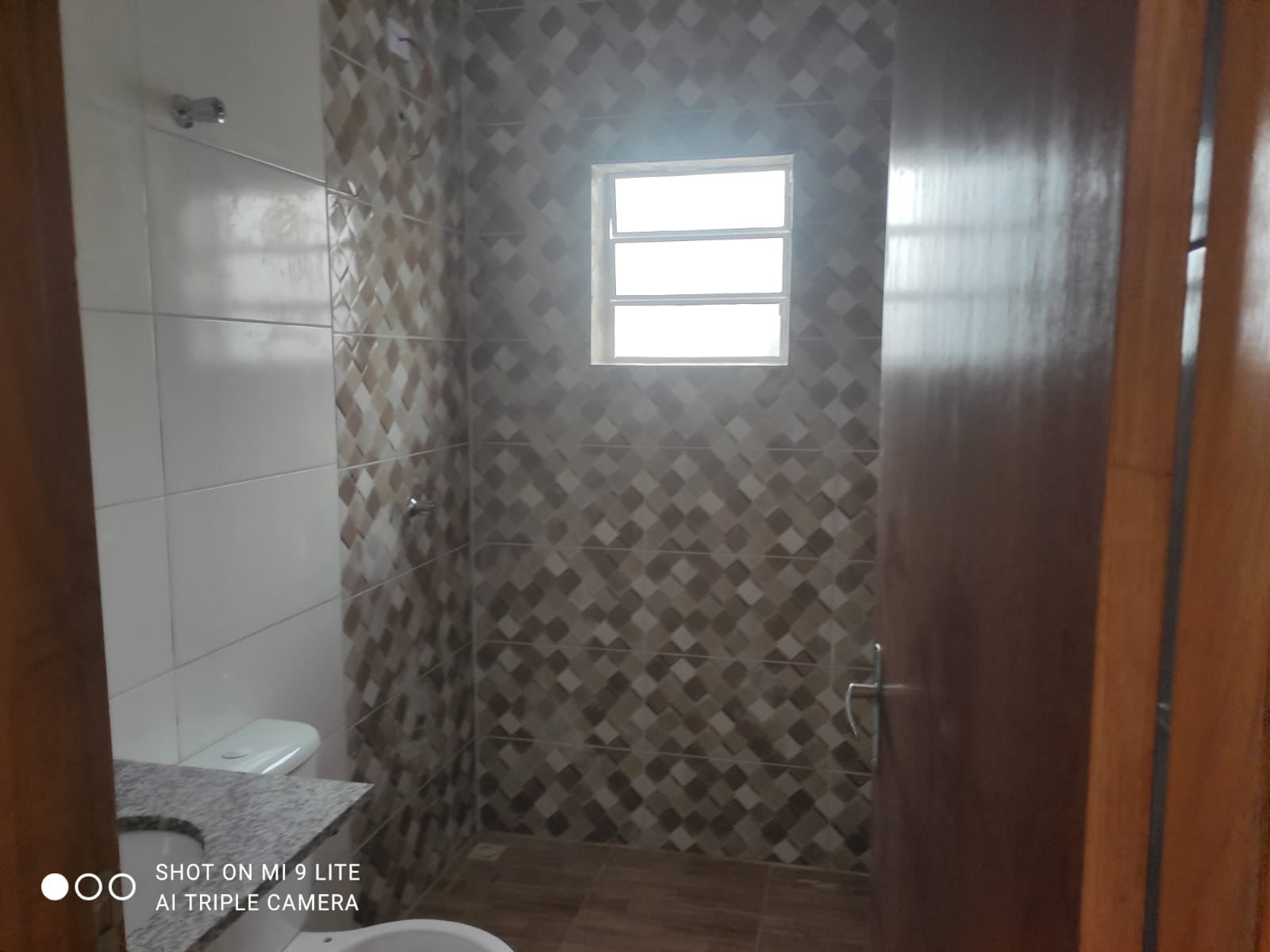 CASA NO BAIRRO NOVA ITANHAÉM - LADO MORRO A 1800 METROS DA PISTA - ITANHAÉM/SP - foto 2
