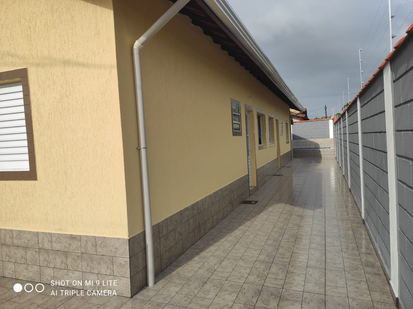 CASA NO BAIRRO NOVA ITANHAÉM - LADO MORRO A 1800 METROS DA PISTA - ITANHAÉM/SP - foto 5
