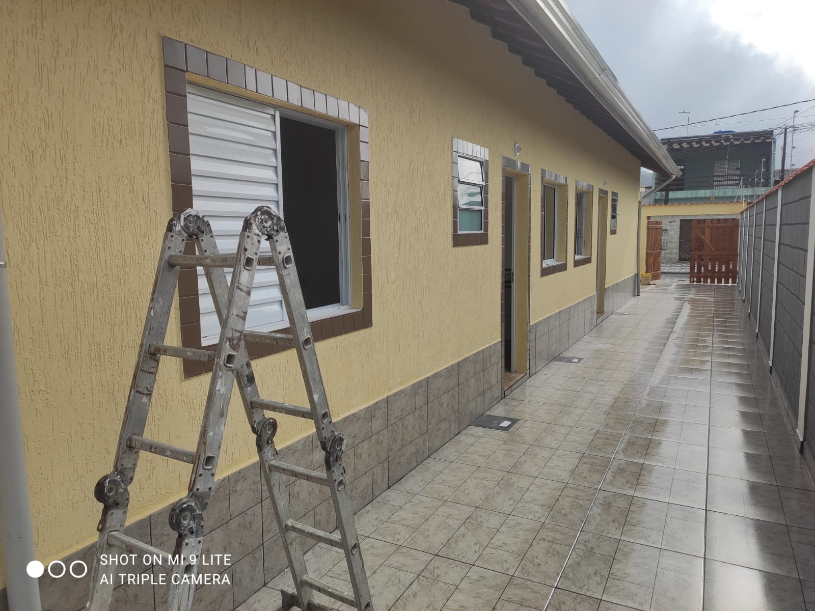 CASA NO BAIRRO NOVA ITANHAÉM - LADO MORRO A 1800 METROS DA PISTA - ITANHAÉM/SP - foto 9
