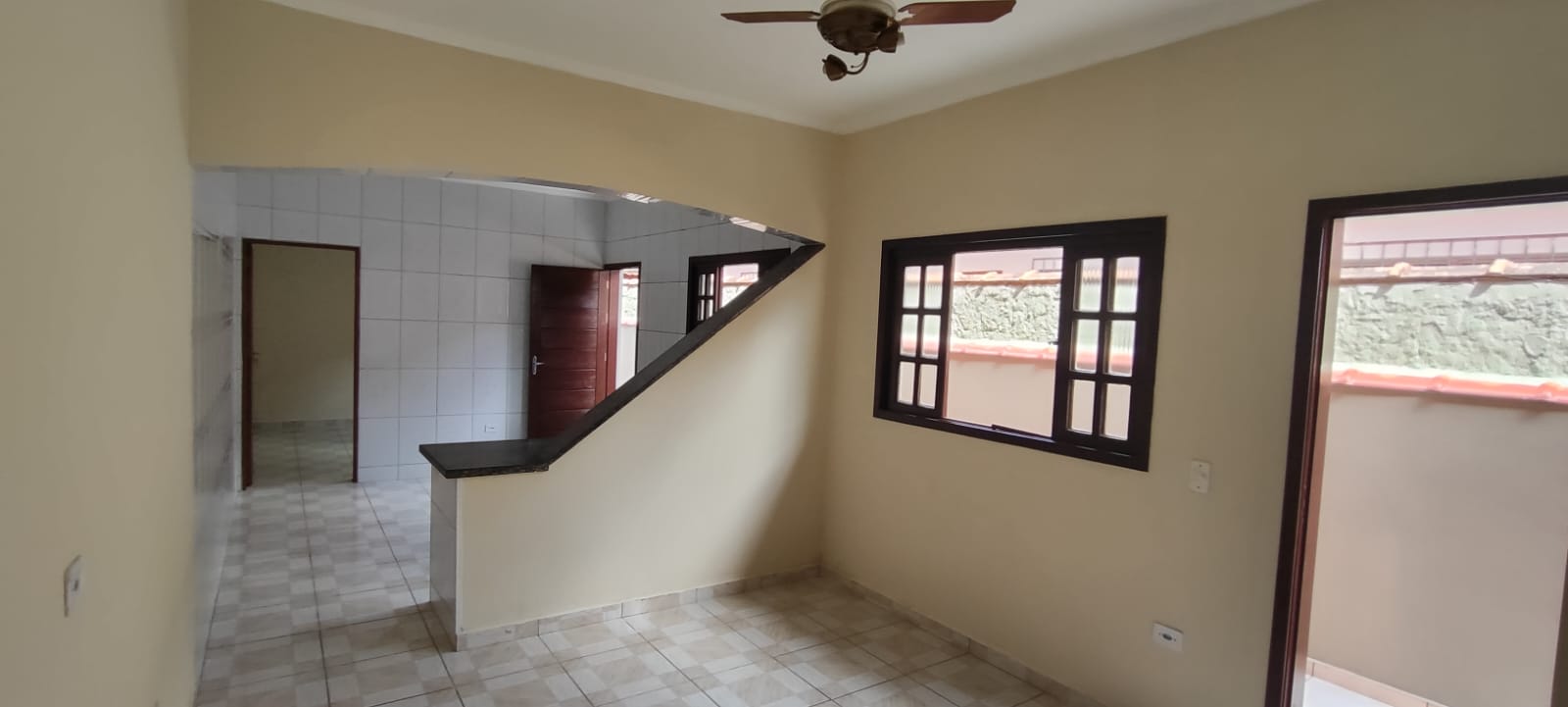 CASA NO BAIRRO NOVA ITANHAÉM -  LADO MORRO À 700 METROS DA RODOVIA - ITANHAÉM/SP - foto 3
