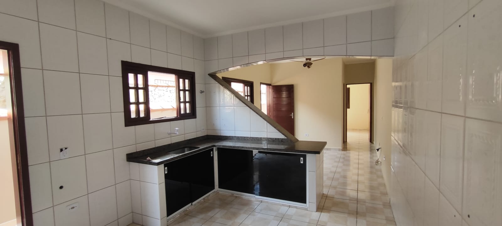 CASA NO BAIRRO NOVA ITANHAÉM -  LADO MORRO À 700 METROS DA RODOVIA - ITANHAÉM/SP - foto 2