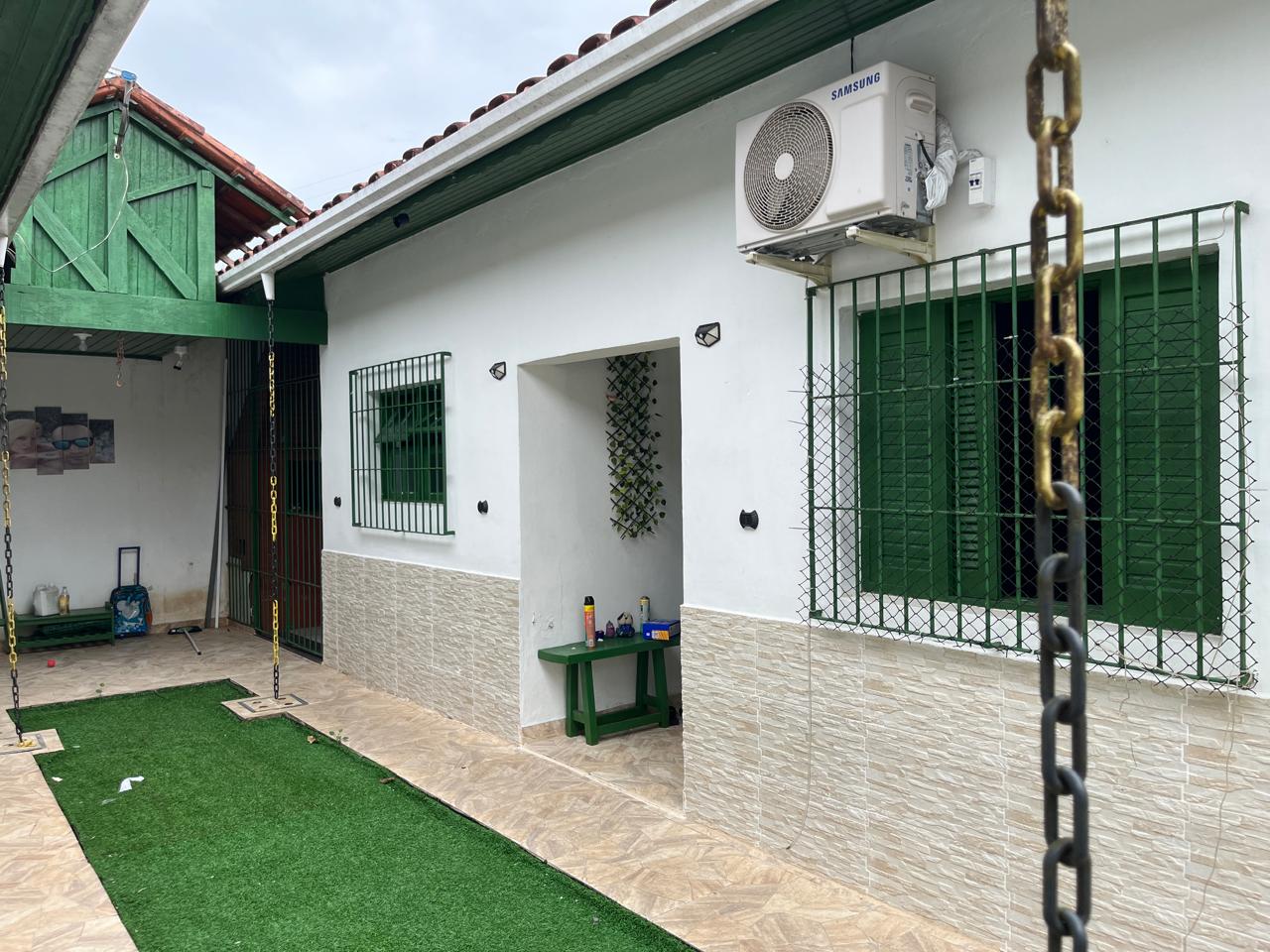 CASA NO BAIRRO SUARÃO - ITANHAEM /SP - LADO PRAIA - 200 METROS DA PRAIA