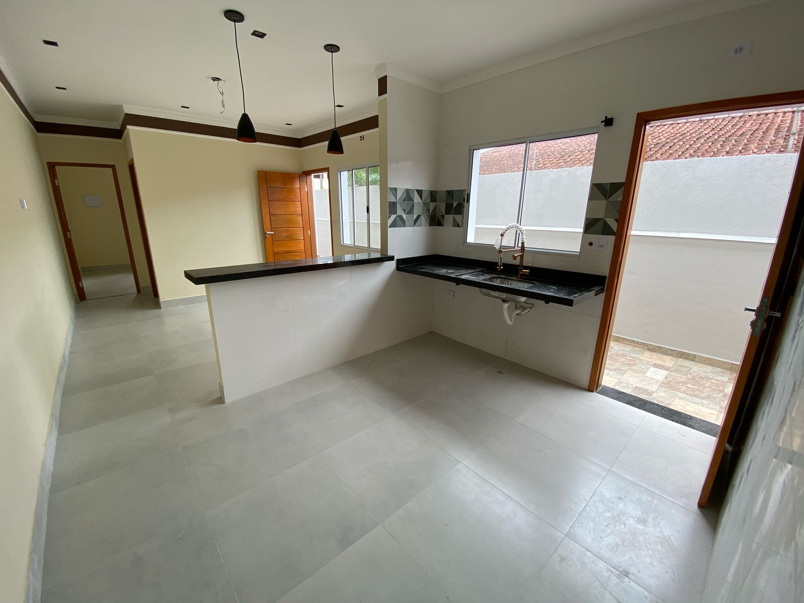 CASAS NOVAS NO JARDIM SUARÃO - ITANHAÉM / SP - LADO MORRO - 100 METROS DA PISTA - foto 11