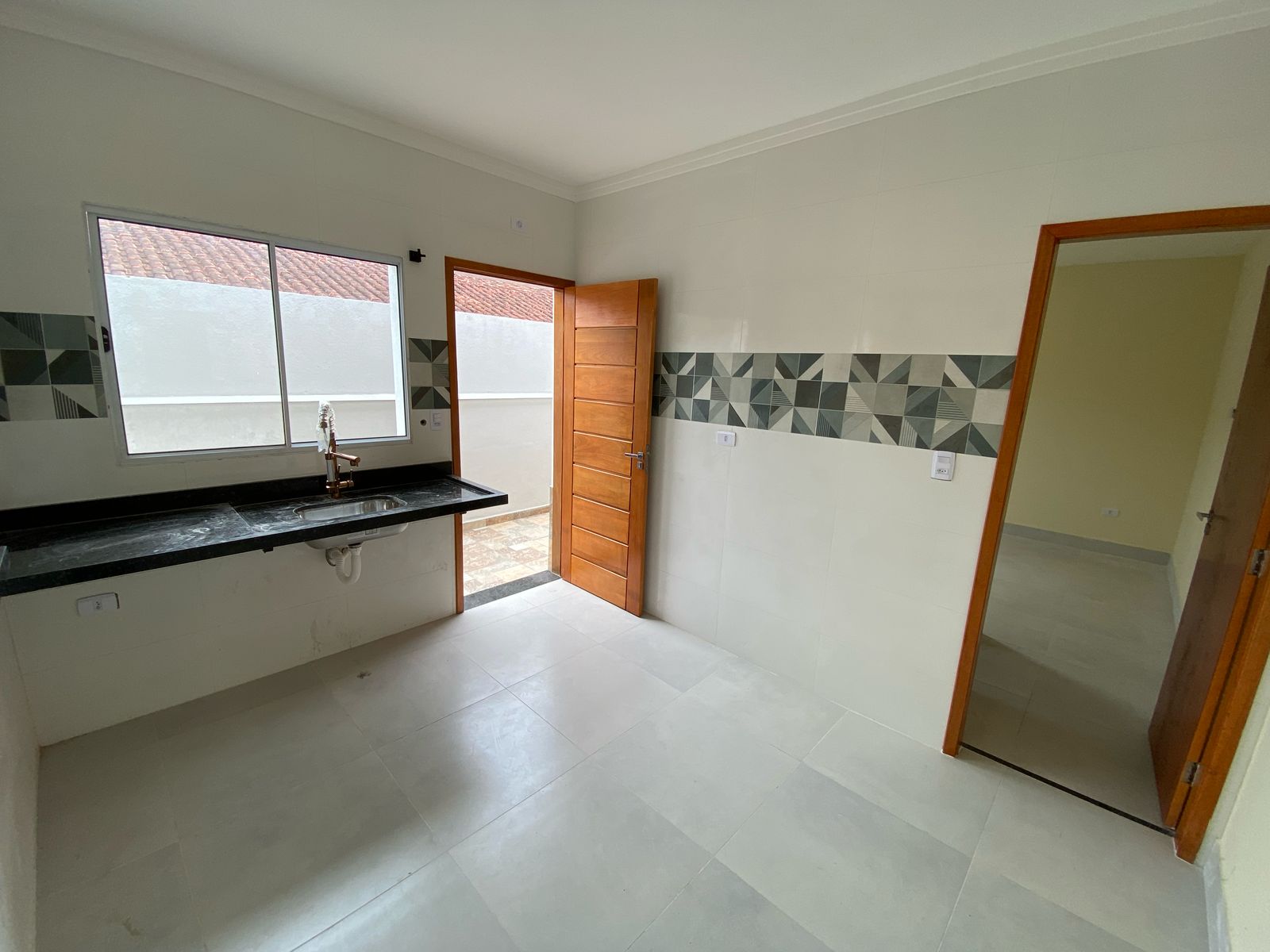 CASAS NOVAS NO JARDIM SUARÃO - ITANHAÉM / SP - LADO MORRO - 100 METROS DA PISTA - foto 12