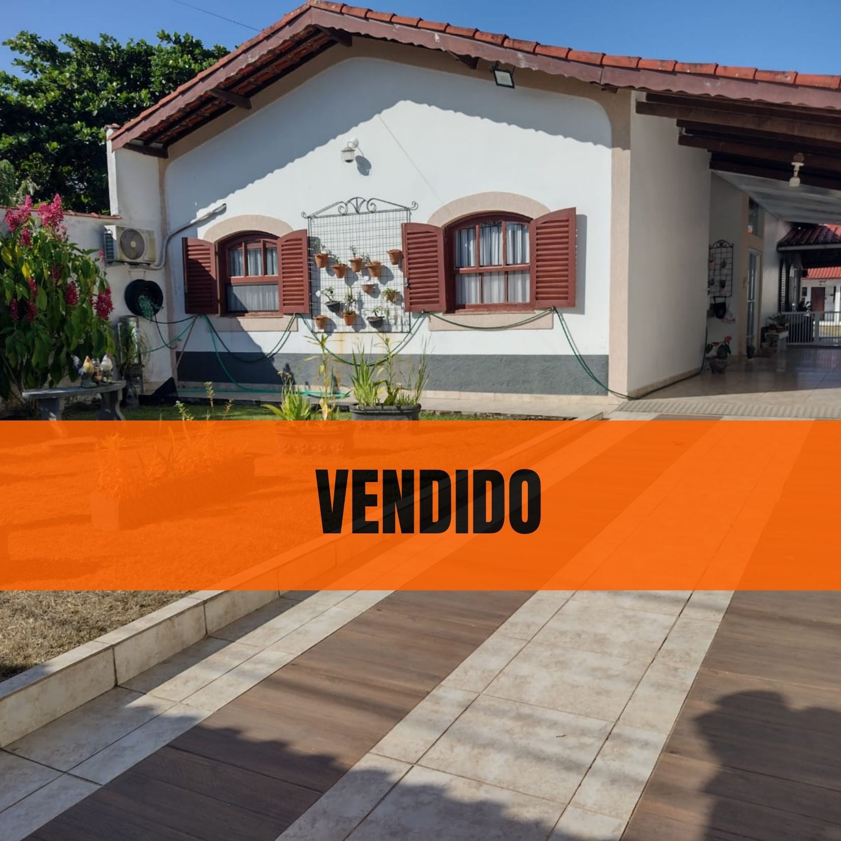 CASA COM EDÍCULA NO JARDIM SUARÃO - ITANHAÉM / SP - LADO PRAIA