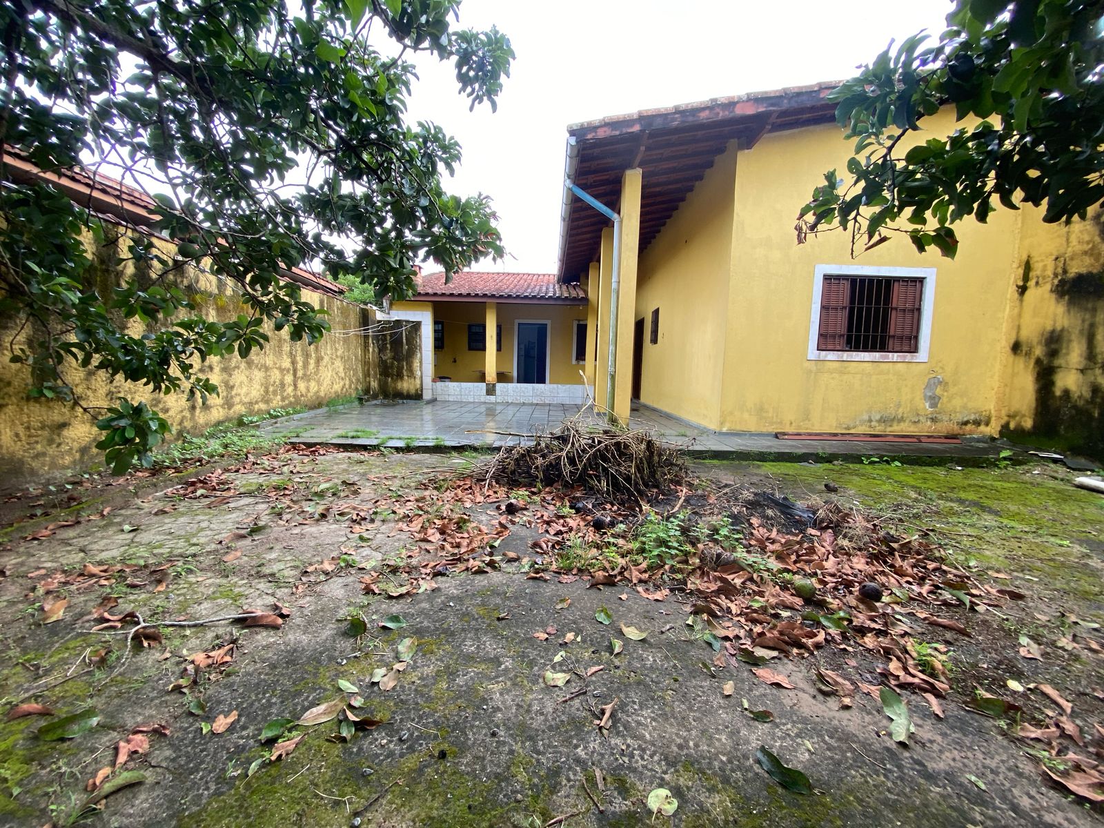 CASA NO BALNEÁRIO GAIVOTA - ITANHAÉM/SP - LADO PRAIA - 300 METROS DA PRAIA. - foto 2