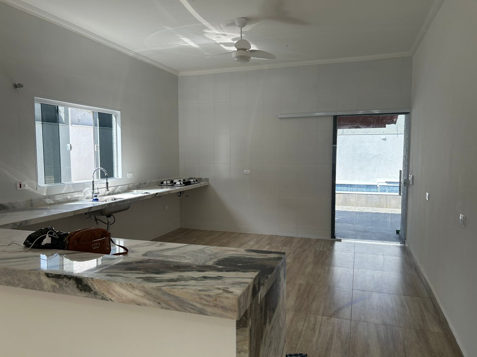CASA NO JD. COMENDADOR - ITANHAÉM/SP.  LADO PRAIA À 200 METROS DA PRAIA. - foto 3