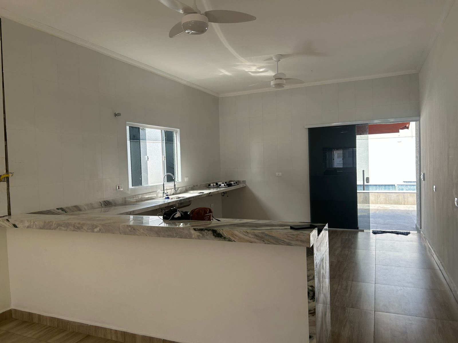CASA NO JD. COMENDADOR - ITANHAÉM/SP.  LADO PRAIA À 200 METROS DA PRAIA. - foto 5