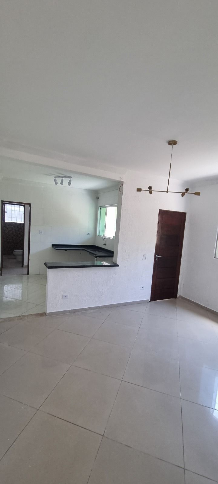 CASA NO BAIRRO SAM - MONGAGUÁ / SP - LADO MORRO À  700 METROS DA PISTA - foto 3