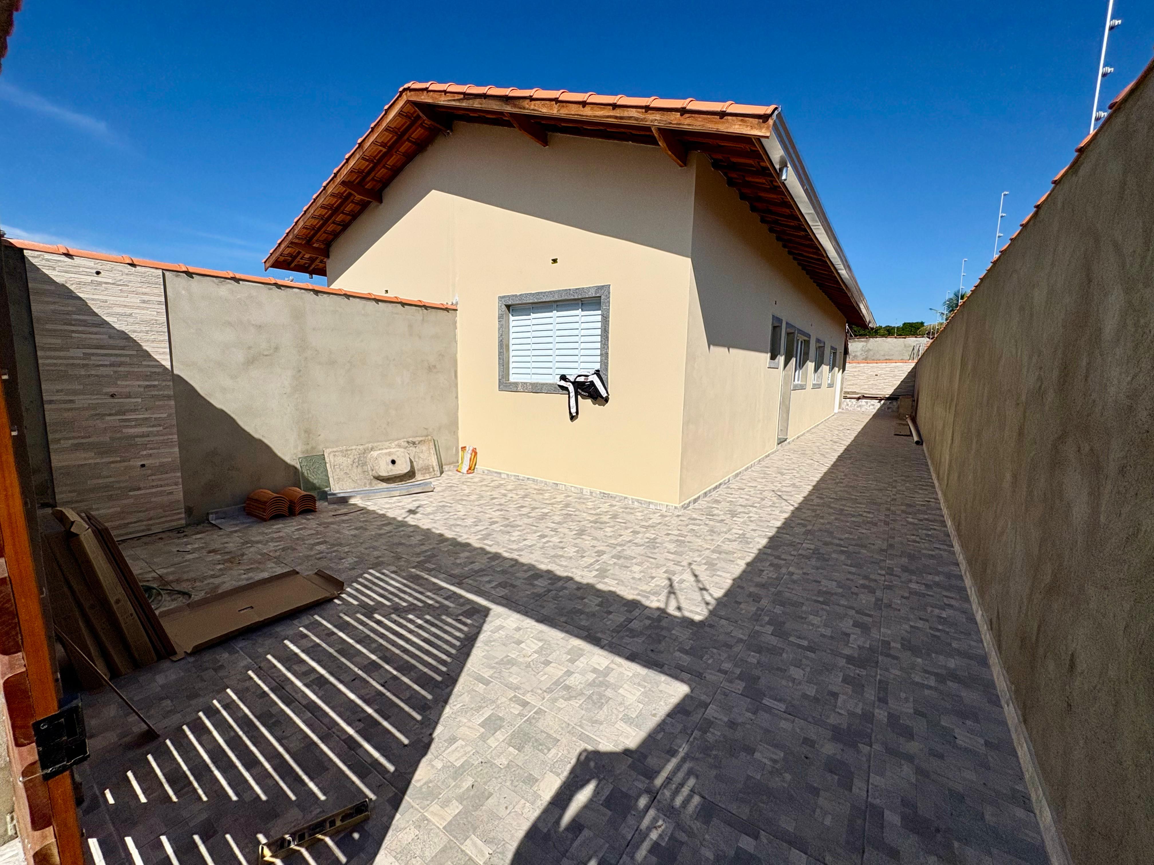 CASA NO JARDIM JAMAICA - ITANHAÉM / SÃO PAULO - LADO PRAIA À 1.300 METROS DO MAR 