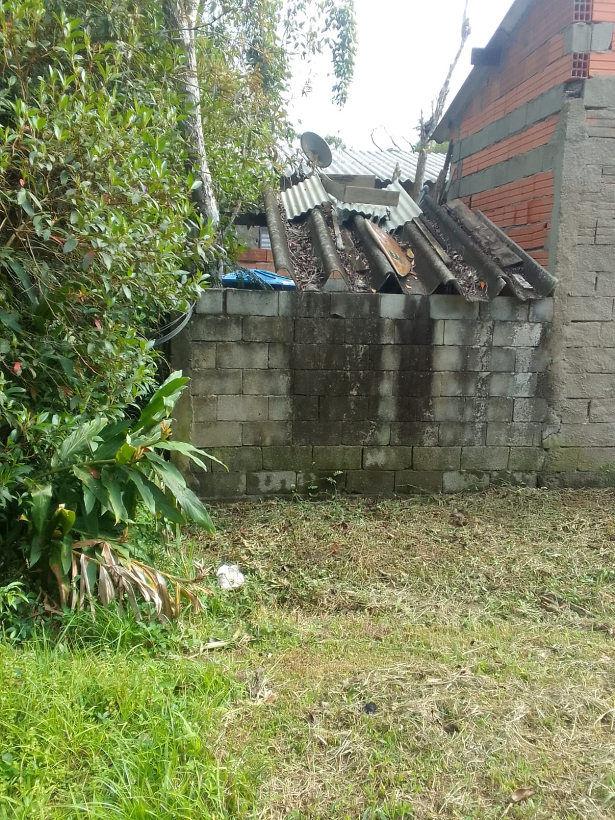 CASA EM MEIO LOTE NO JD. DIPLOMATA - LADO MORRO À 200 METROS DA RODOVIA - ITANHAÉM/SP - foto 12