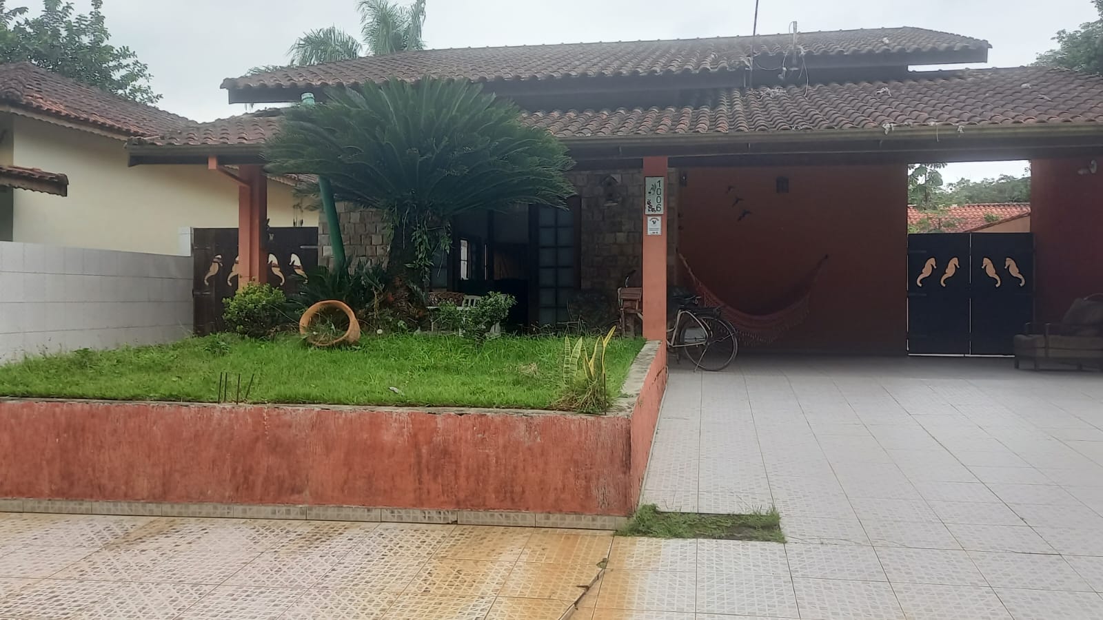 CASA NO BAIRRO SÃO LUIZ - PERUÍBE / SÃO PAULO - LADO MORRO - 1.500 METROS DA PISTA