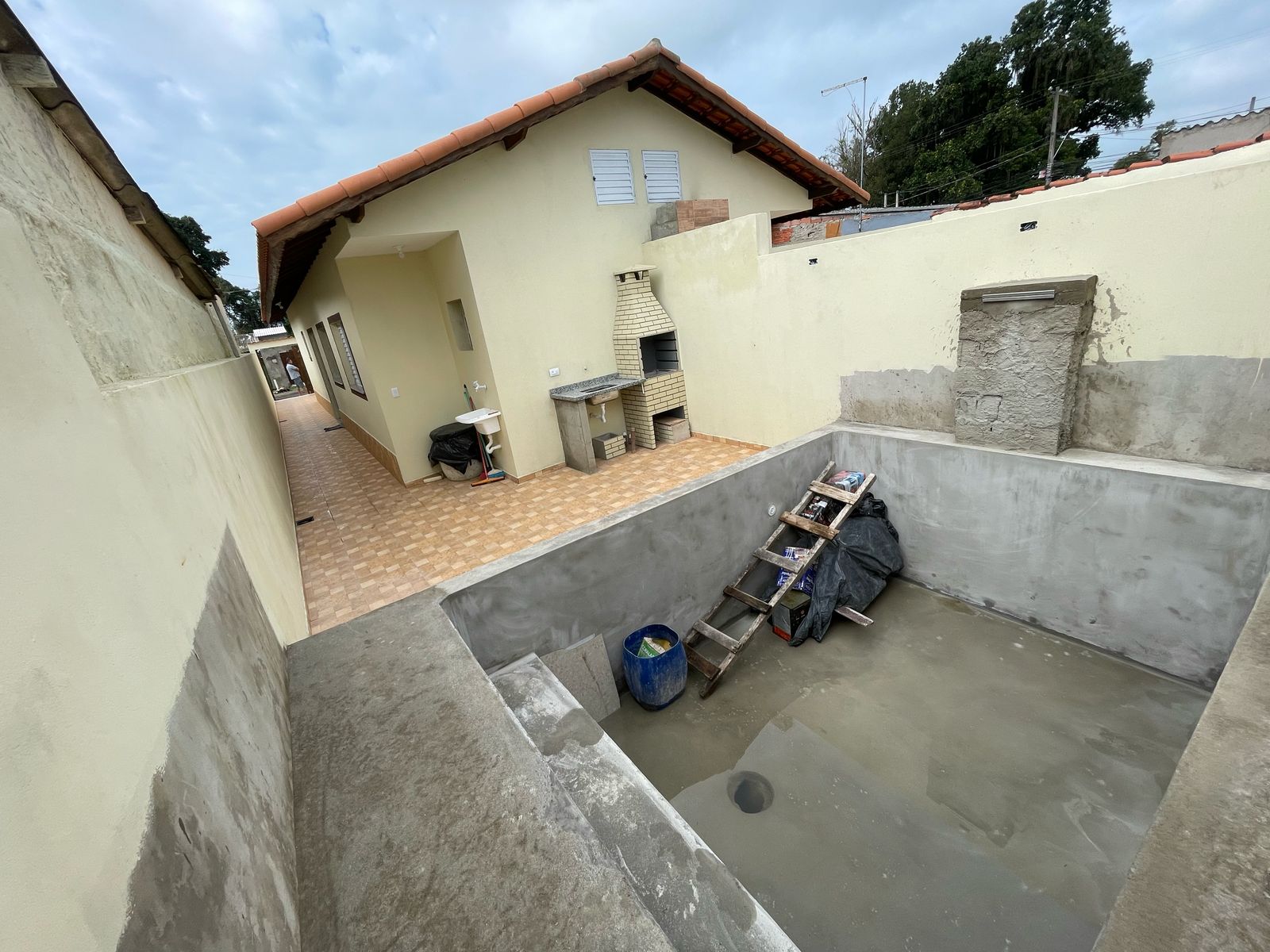 CASA NO BALNEÁRIO GAIVOTAS - ITANHAÉM / SÃO PAULO - LADO MORRO - 600 METROS DA PISTA - foto 9
