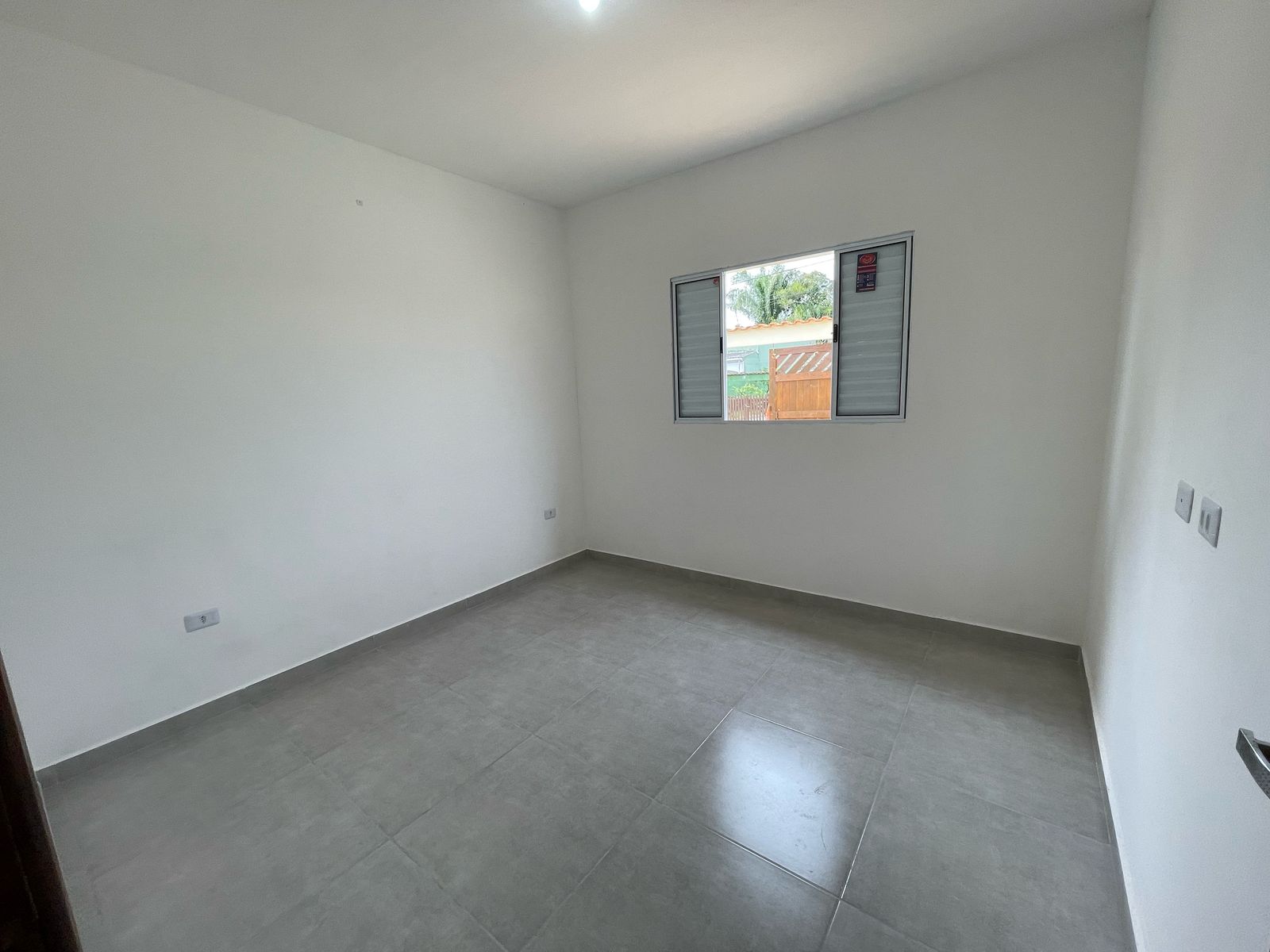 CASA NO BALNEÁRIO GAIVOTAS - ITANHAÉM / SÃO PAULO - LADO MORRO - 600 METROS DA PISTA - foto 14