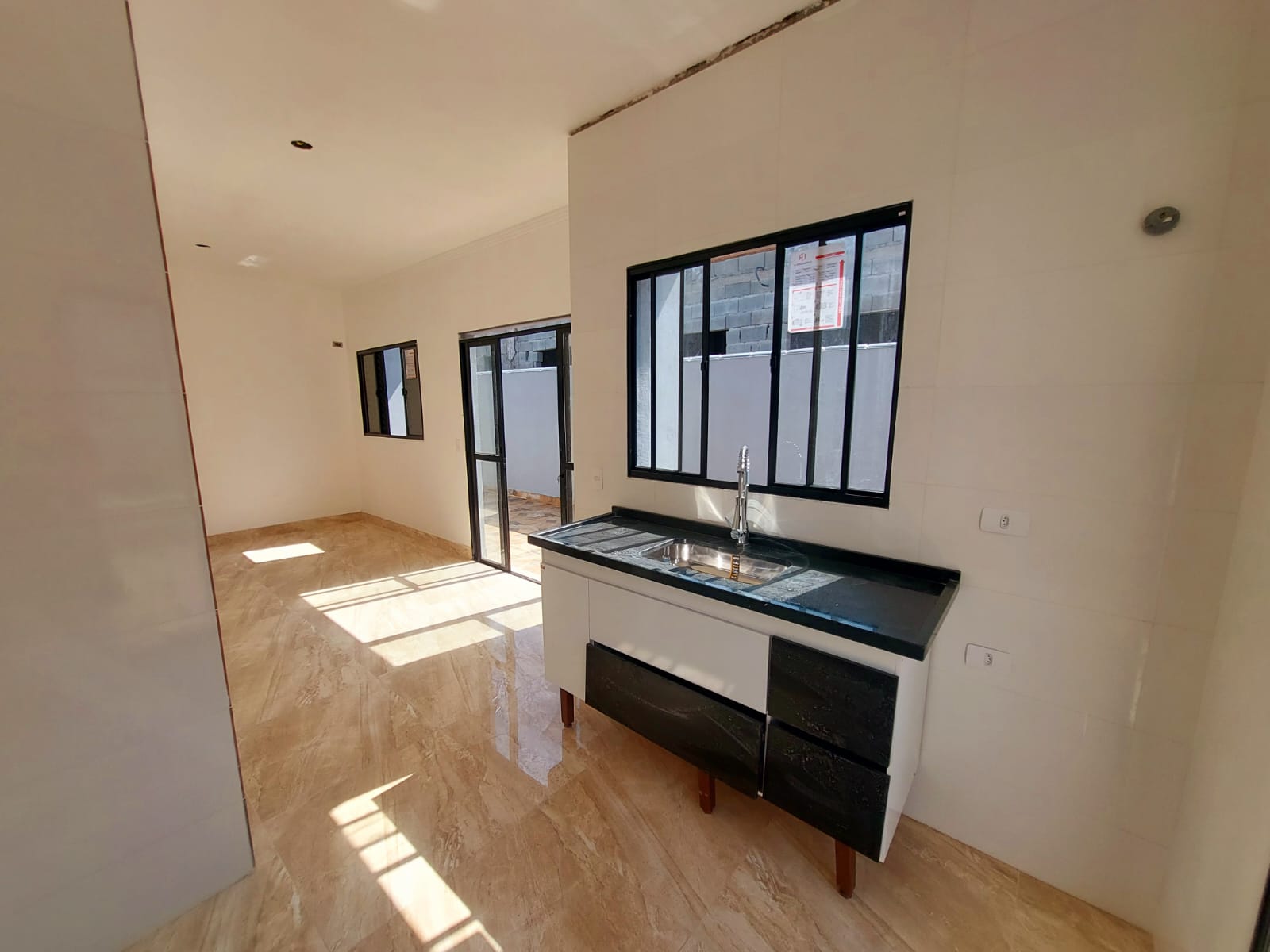CASA NO JD. GUACYRA - ITANHAÉM / SÃO PAULO  - LADO PRAIA - 1.100 METROS DO MAR - foto 3