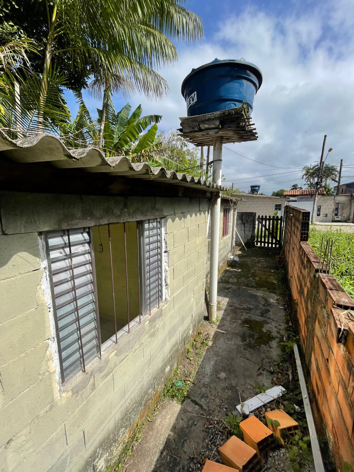 CASA NO BALNEÁRIO GAIVOTA / ITANHAÉM LADO MORRO - 700 METROS DA RODOVIA - foto 18