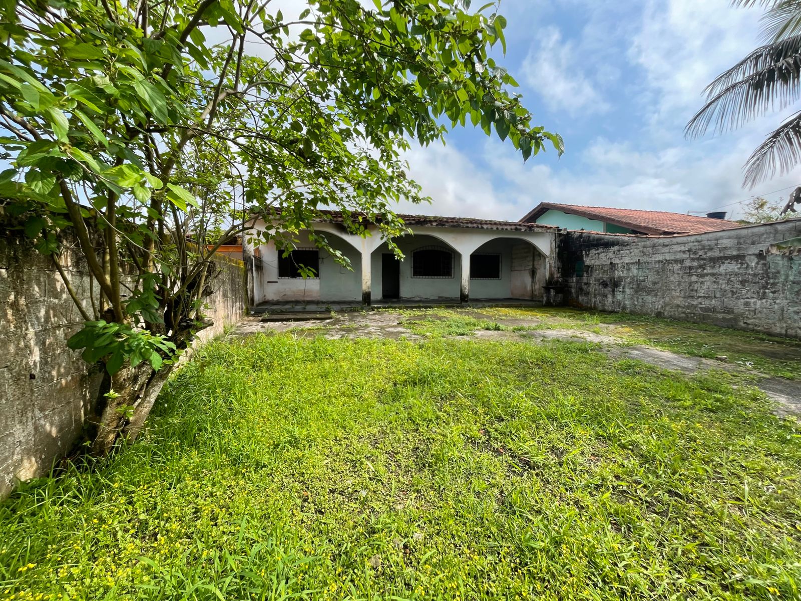 CASA NO JD. AMÉRICA - ITANHAÉM - LADO MORRO - 900 METROS DA PISTA - foto 4