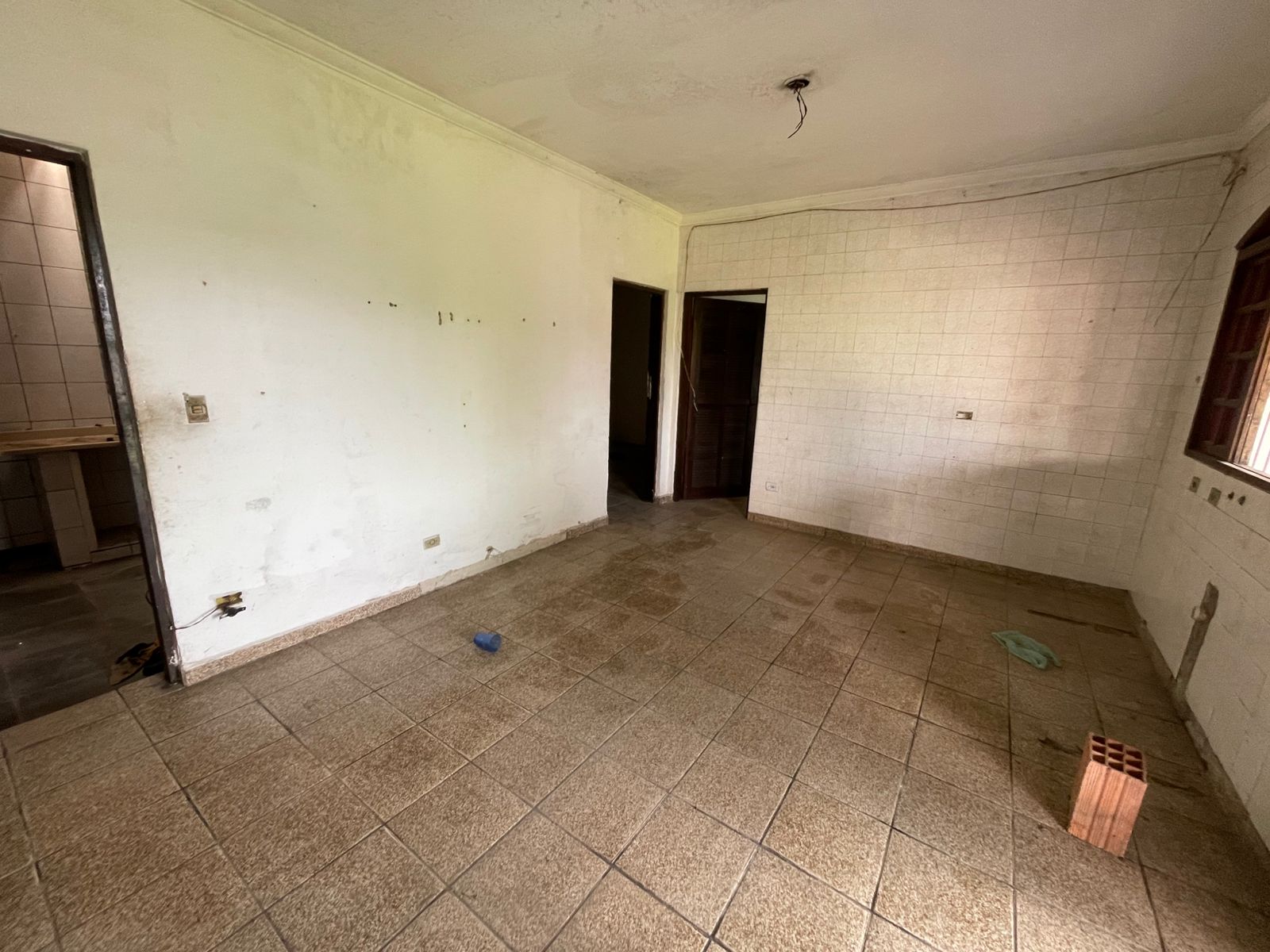 CASA NO JD. AMÉRICA - ITANHAÉM - LADO MORRO - 900 METROS DA PISTA - foto 5