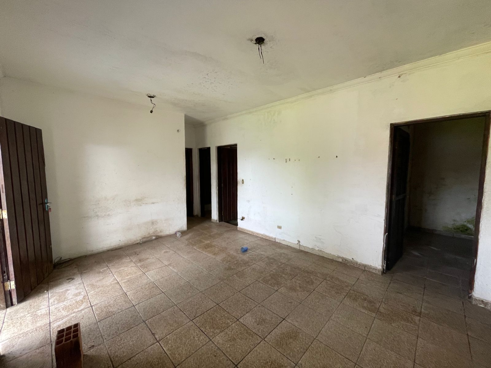 CASA NO JD. AMÉRICA - ITANHAÉM - LADO MORRO - 900 METROS DA PISTA - foto 6