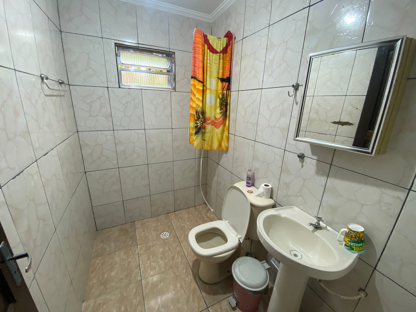 CASA COM KITNET NO JD. DAS PALMEIRAS - ITANHAÉM - LADO PRAIA -  950 METROS DO MAR - foto 7