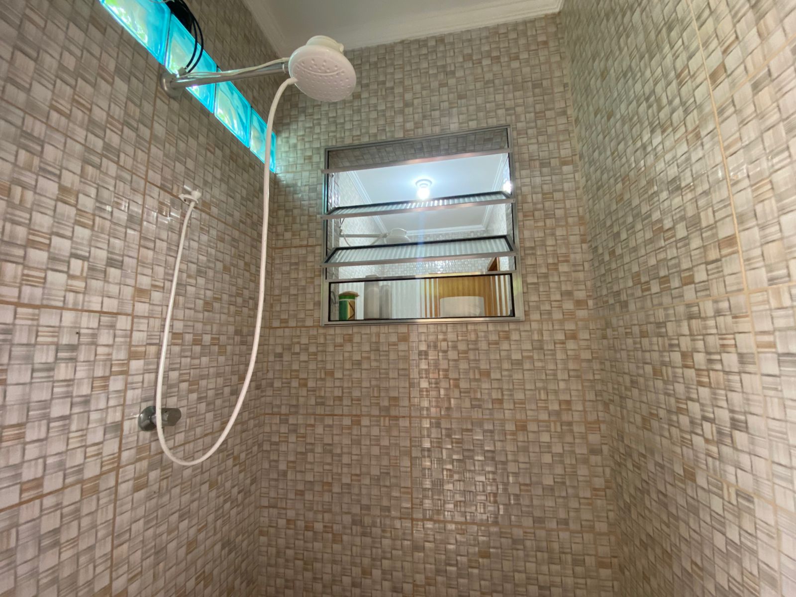CASA COM KITNET NO JD. DAS PALMEIRAS - ITANHAÉM - LADO PRAIA -  950 METROS DO MAR - foto 12