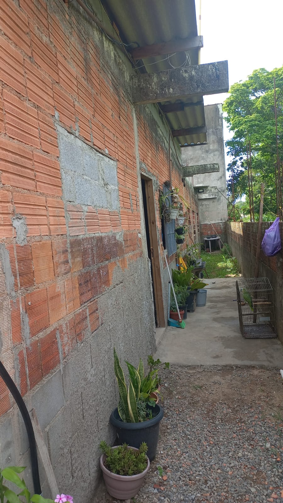 CASA SEMI ACABADA NO JD. DAS PALMEIRAS - ITANHAÉM - LADO MORRO - 400 METROS DA PISTA - foto 4