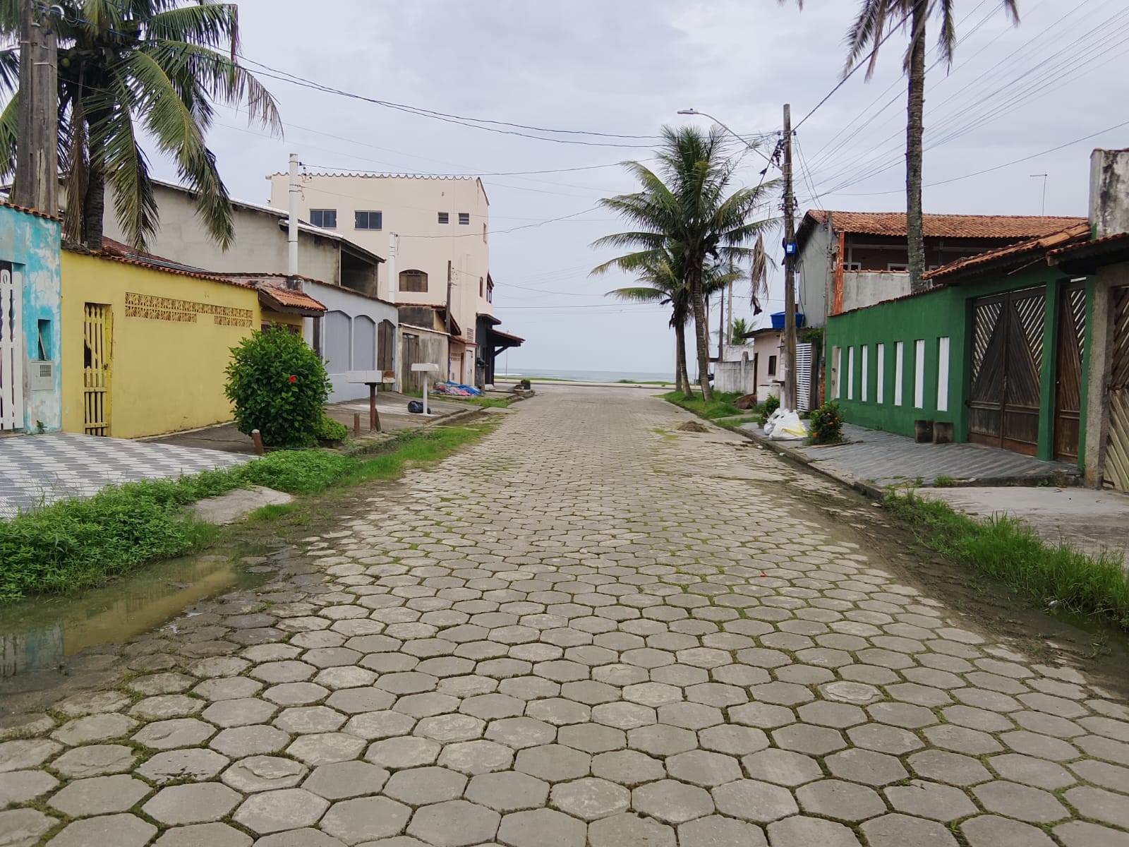 02 CASAS NO MESMO TERRENO NO GAIVOTA EM ITANHAÉM - LADO PRAIA - 60 METROS DO MAR - foto 3