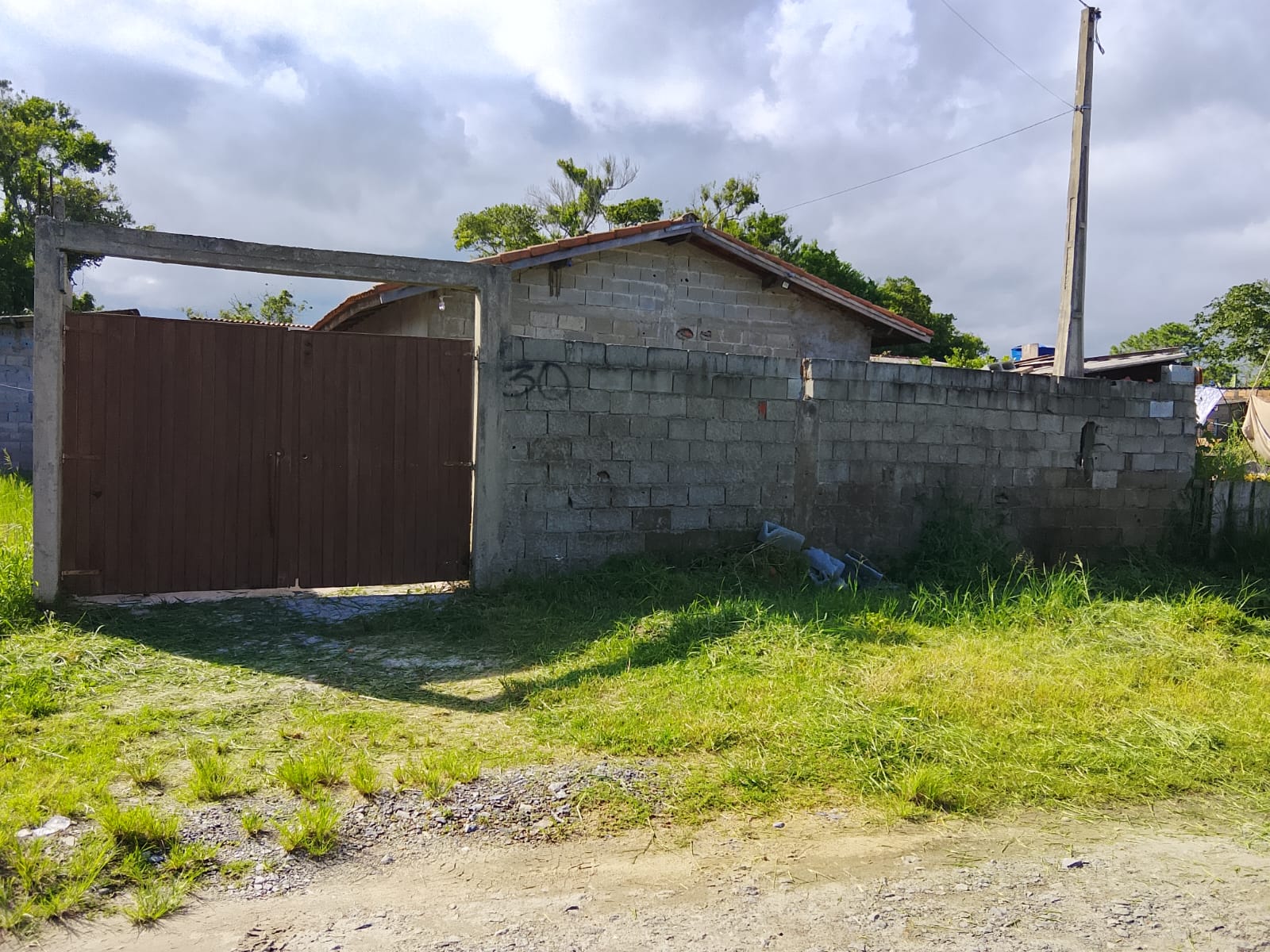 CASA EM FASE DE ACABAMENTO NO LUIZAMAR MIRIM - ITANAHÉM - LADO MORRO - 700 METROS DA PISTA - foto 15