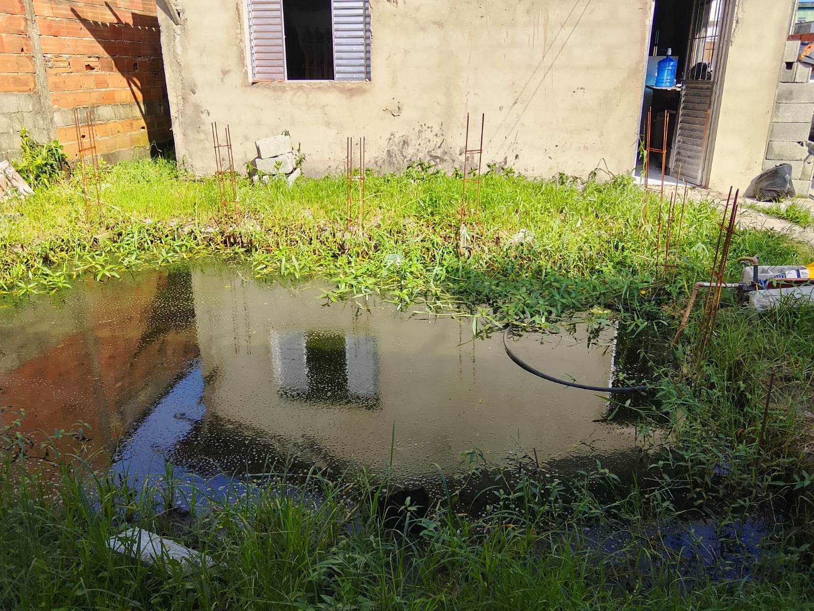 CASA EM FASE DE ACABAMENTO NO LUIZAMAR MIRIM - ITANAHÉM - LADO MORRO - 700 METROS DA PISTA - foto 16