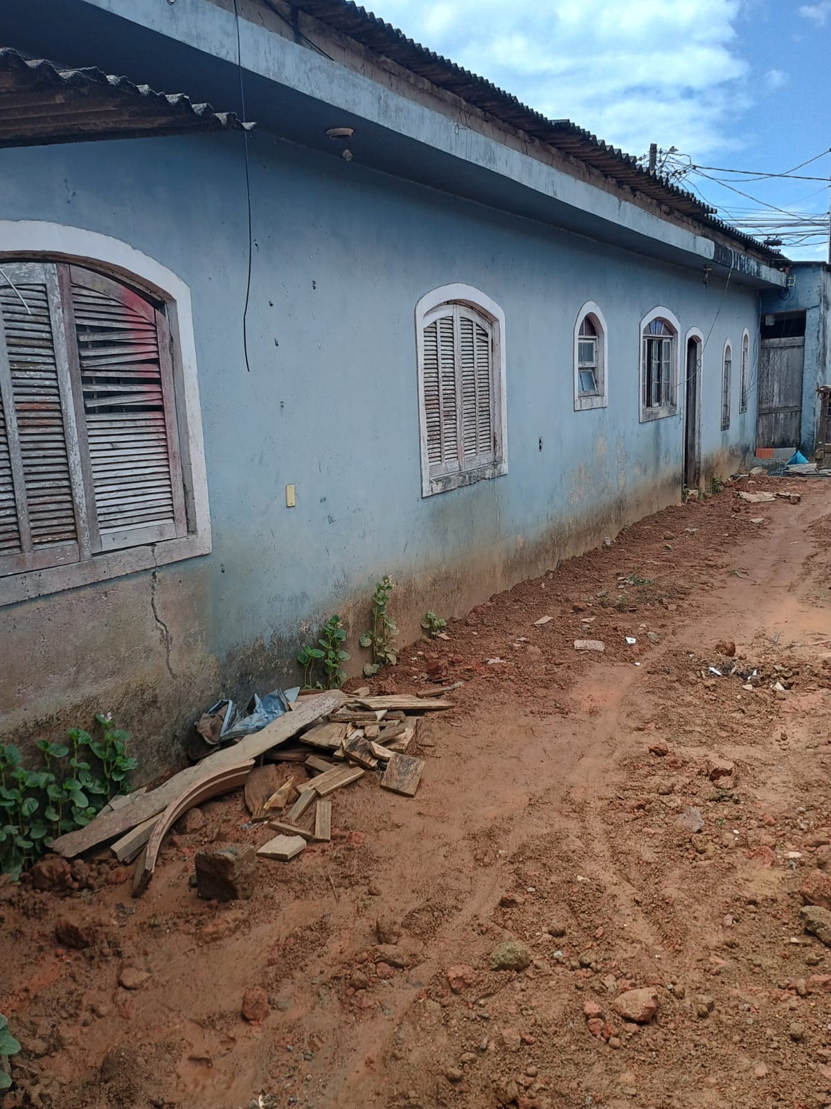 CASA NO JD. LUIZAMAR MIRIM - ITANHAÉM - LADO PRAIA - 1.000 METROS DO MAR
