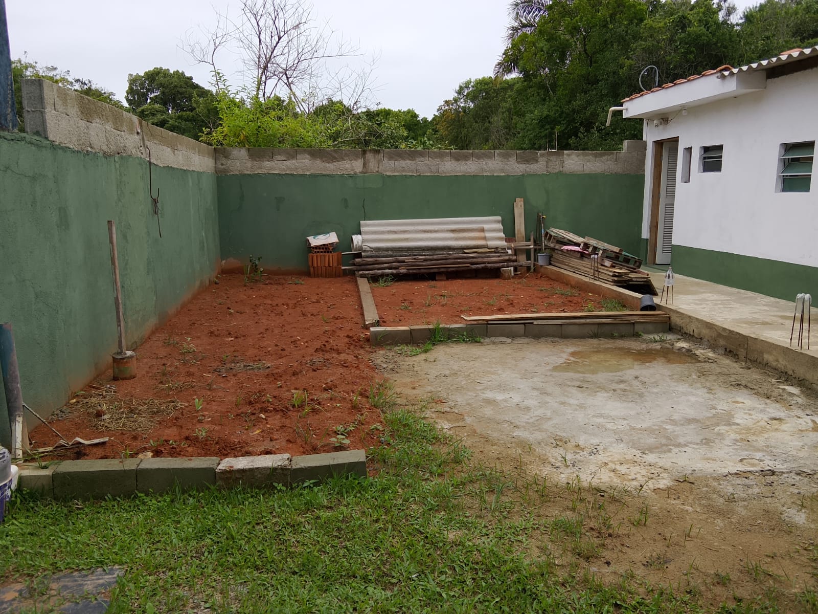 CASA NO JD. MARAMBÁ 2 - ITANHAÉM - LADO MORRO - 350 METROS DA RODOVIA - foto 2