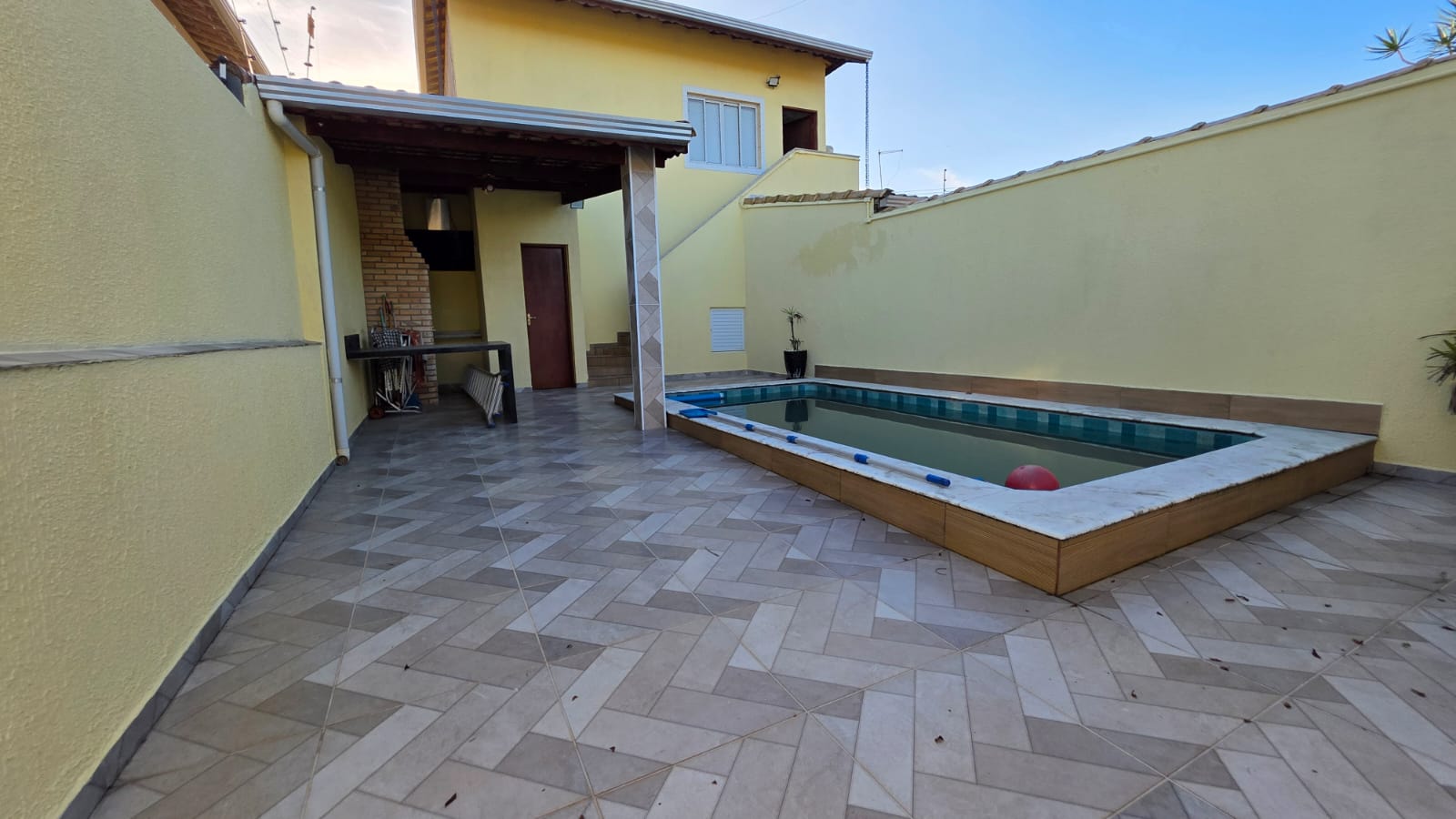 CASA NO BALNEÁRIO MAR - ITANHAÉM - LADO PRAIA - 300 METROS DO MAR