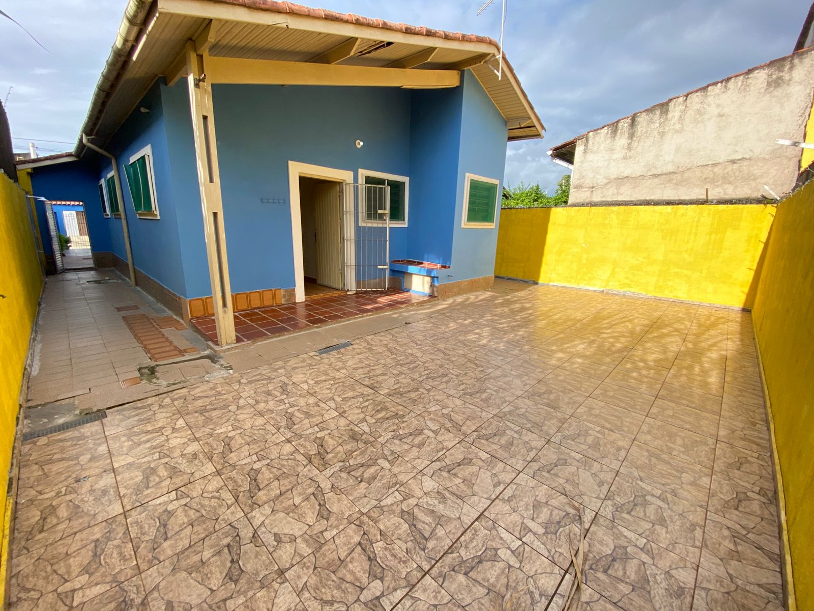 CASA NO BALNEÁRIO GAIVOTA - ITANHAÉM/SP - LADO PRAIA
